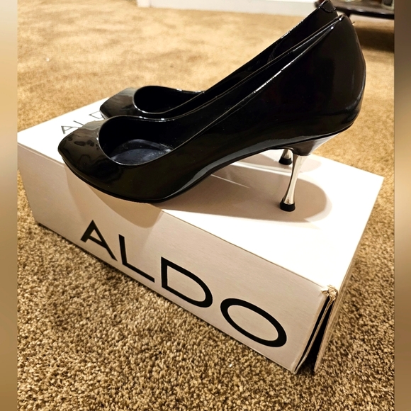 Aldo Black Patent Leather Peep Toe. - Picture 4 of 7